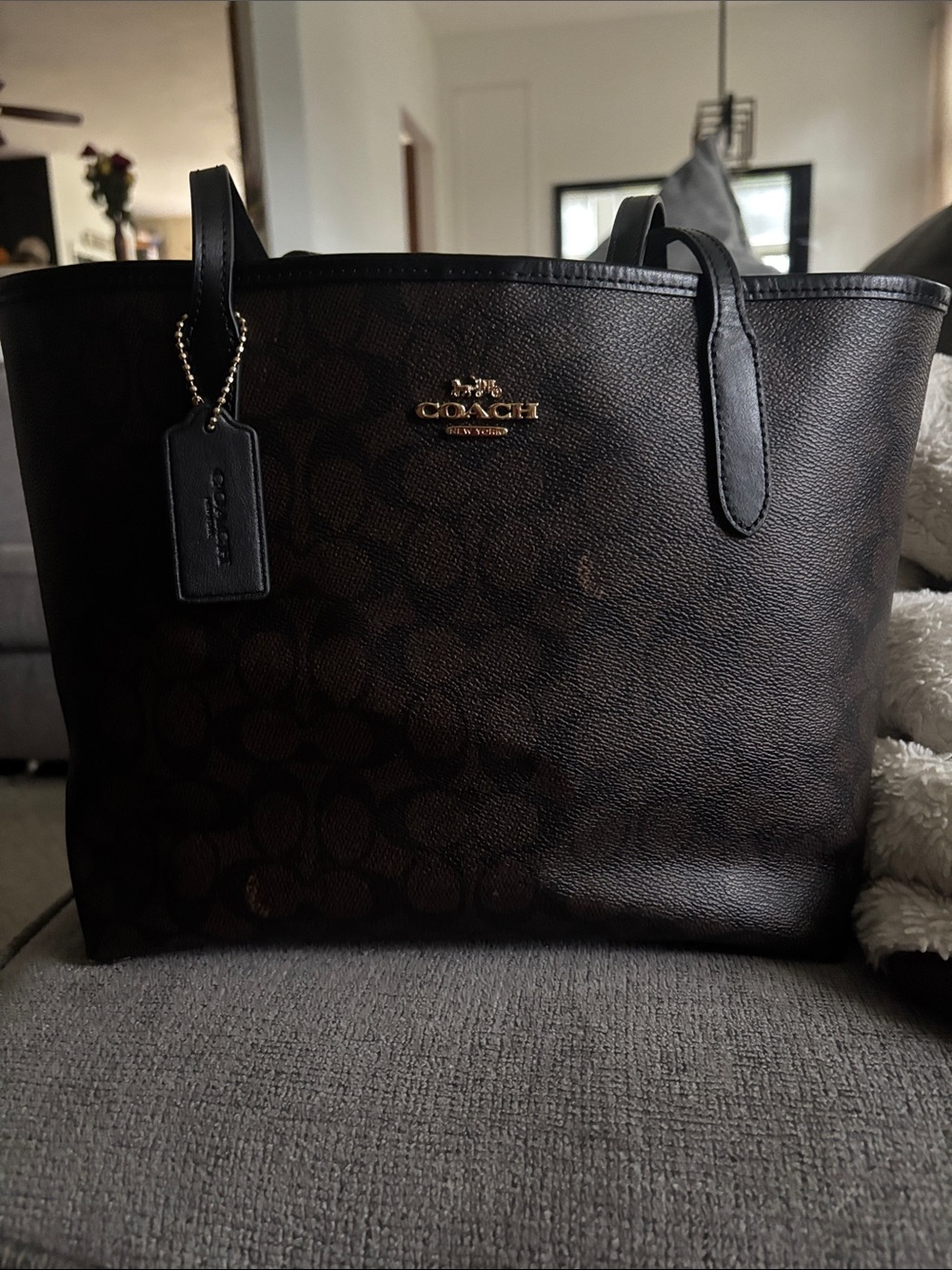Coach Medium city tote